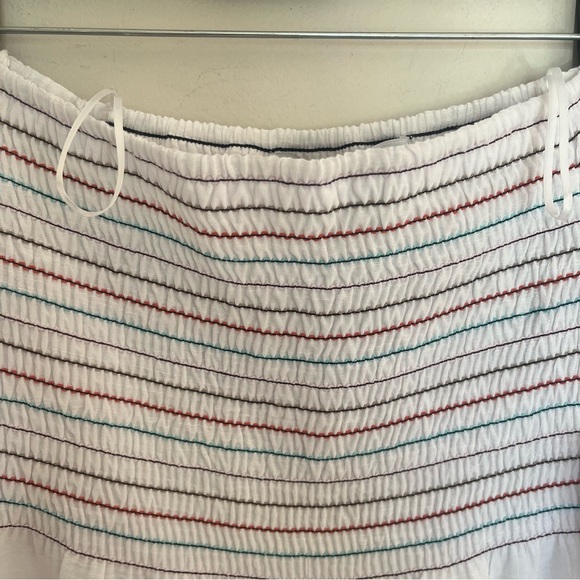 NWT Women’s Guess Off Should Striped Smocked Top With Flowy Bottom Size Small - Picture 7 of 11